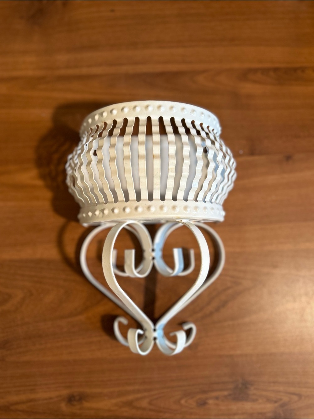 Vintage Homco White Decorative Metal Wall Pocket Planter